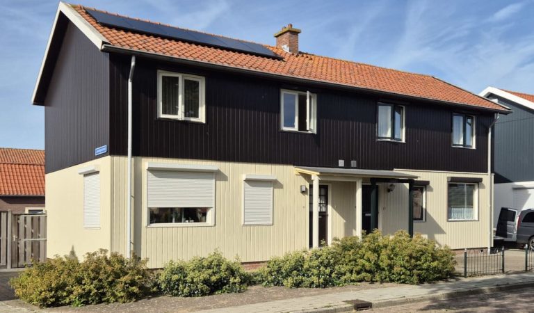 Geschenkwoning uit Zweden in Nieuwerkerk (foto © Jan van Helleman)